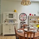 בית הארחה Maison Layla - Elegant In 4*
