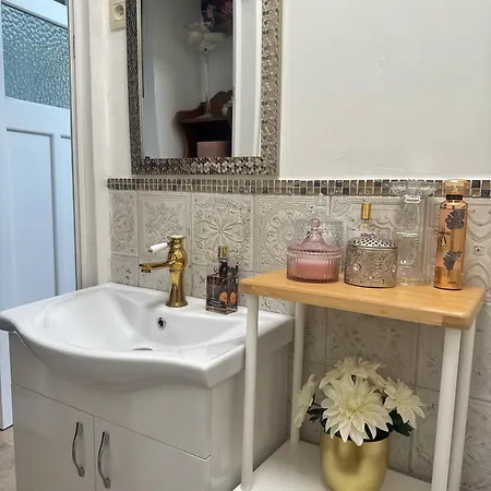 Maison Layla - Elegant In Pensión 4*